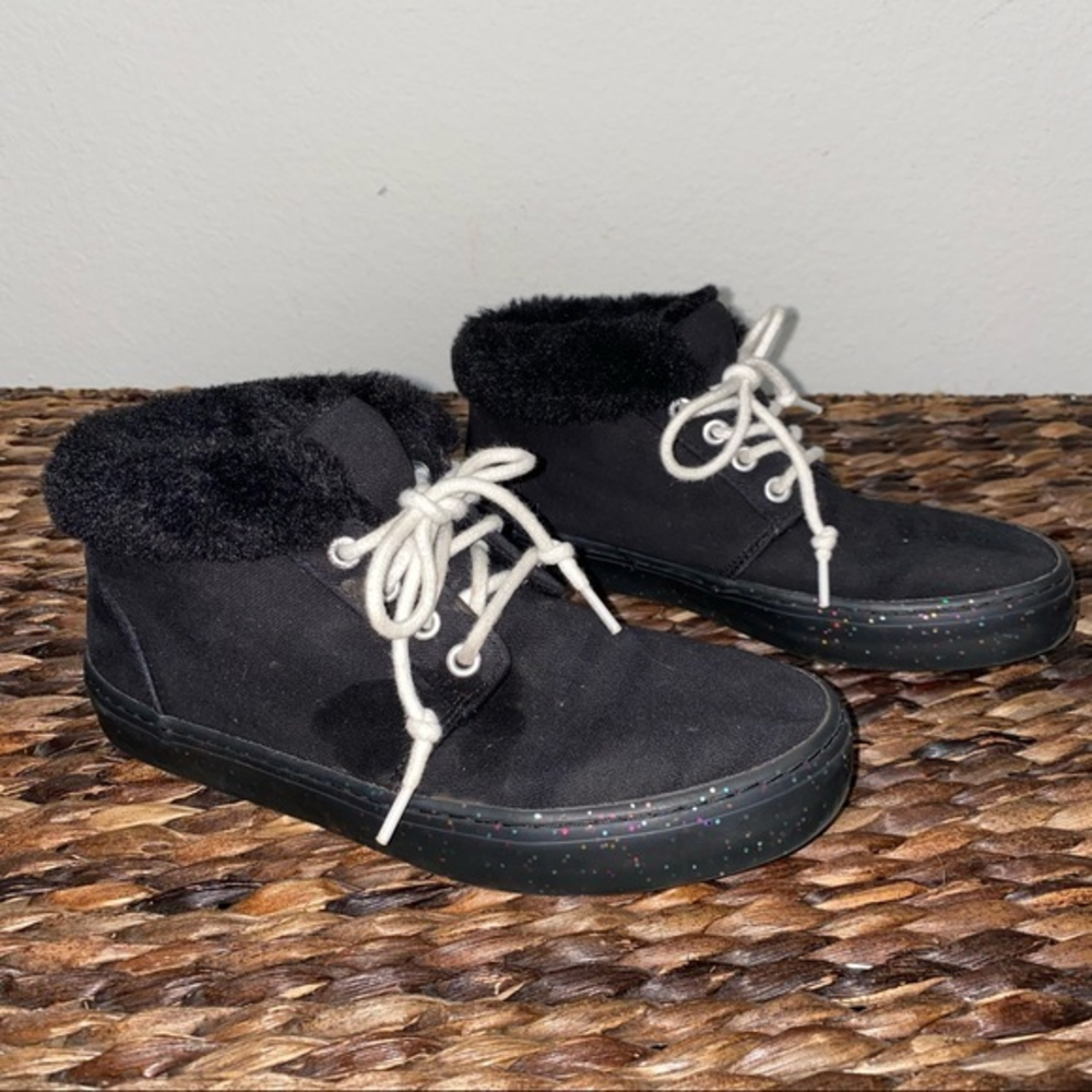 Oldโ Navy ankle boots kids size 2 black with fur